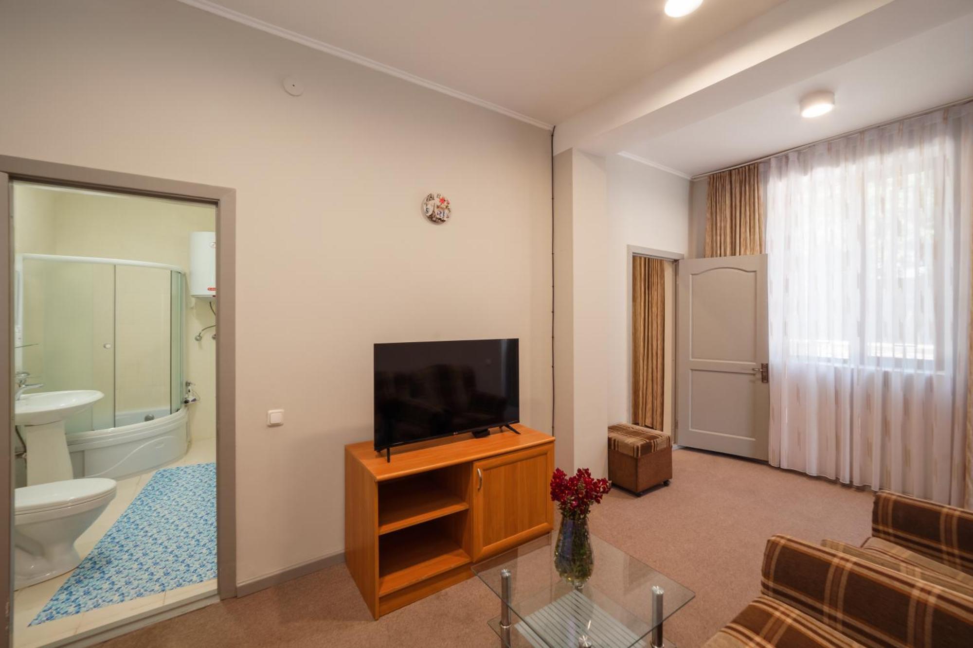 Dolinnka Hotel Cholpon-Ata Ngoại thất bức ảnh
