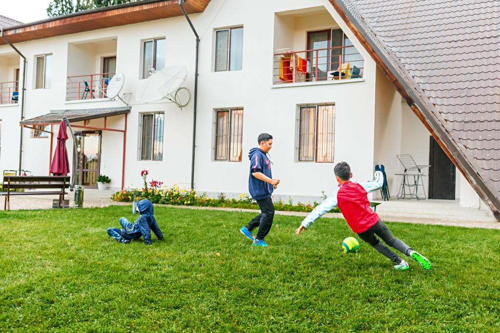 Dolinnka Hotel Cholpon-Ata Ngoại thất bức ảnh
