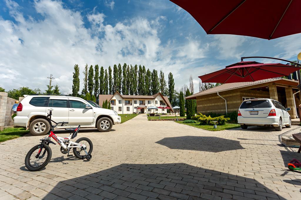 Dolinnka Hotel Cholpon-Ata Ngoại thất bức ảnh